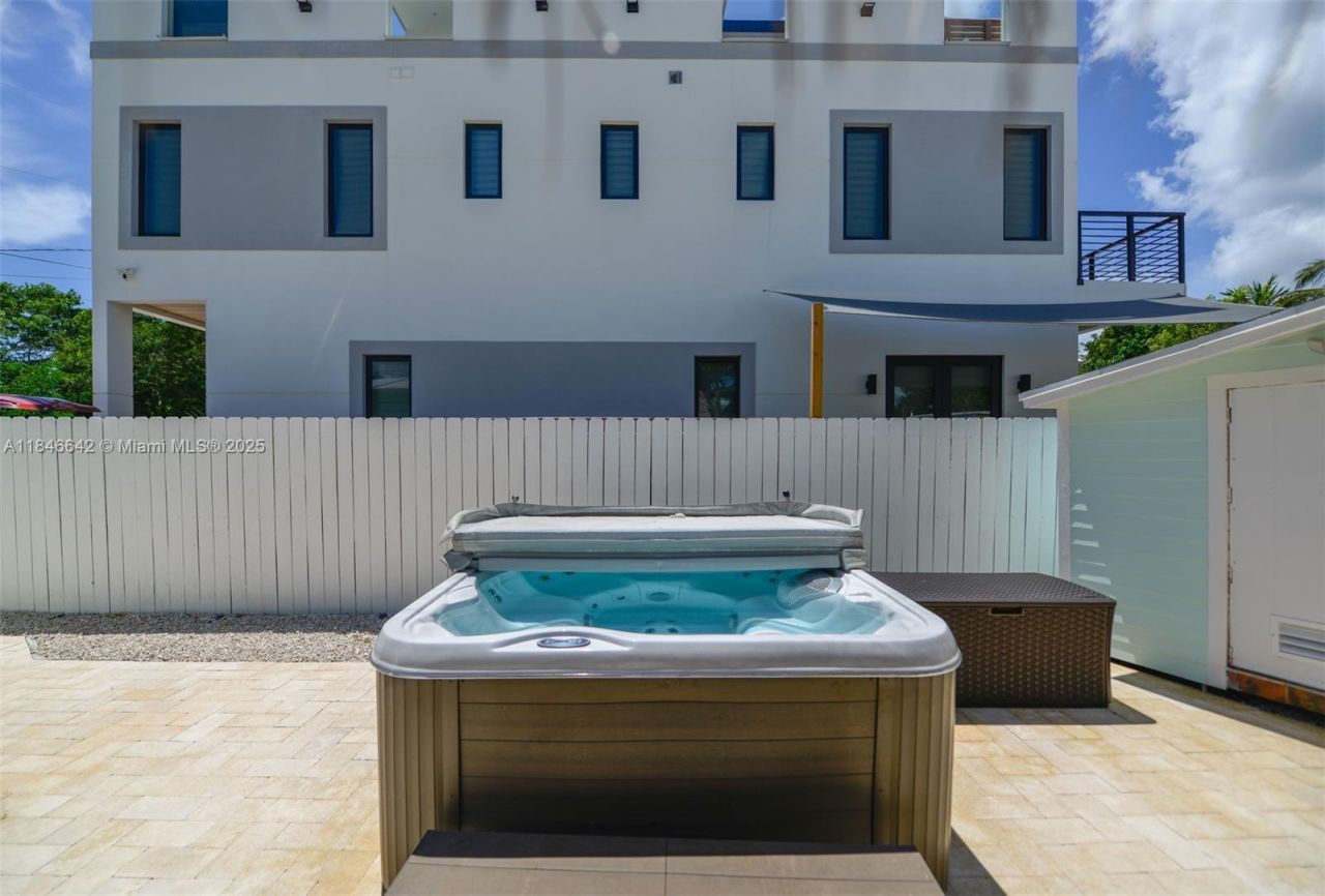 11 Mockingbird Rd, Key Largo, FL 33037 Photo