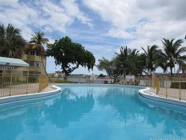 1530 NE 191st St, Unit 145, Miami, FL 33179