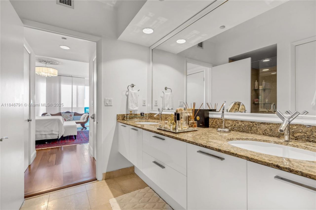 400 Alton Rd, Unit 2409, Miami Beach, FL 33139 Photo