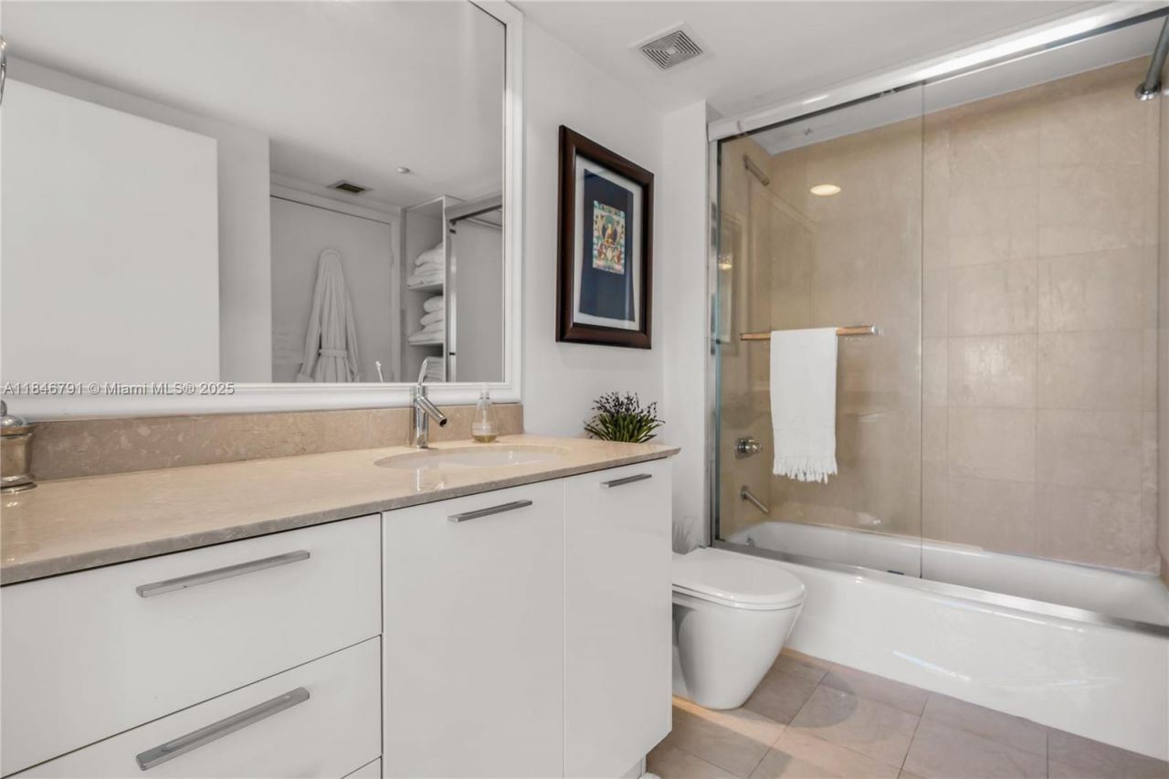 400 Alton Rd, Unit 2409, Miami Beach, FL 33139 Photo