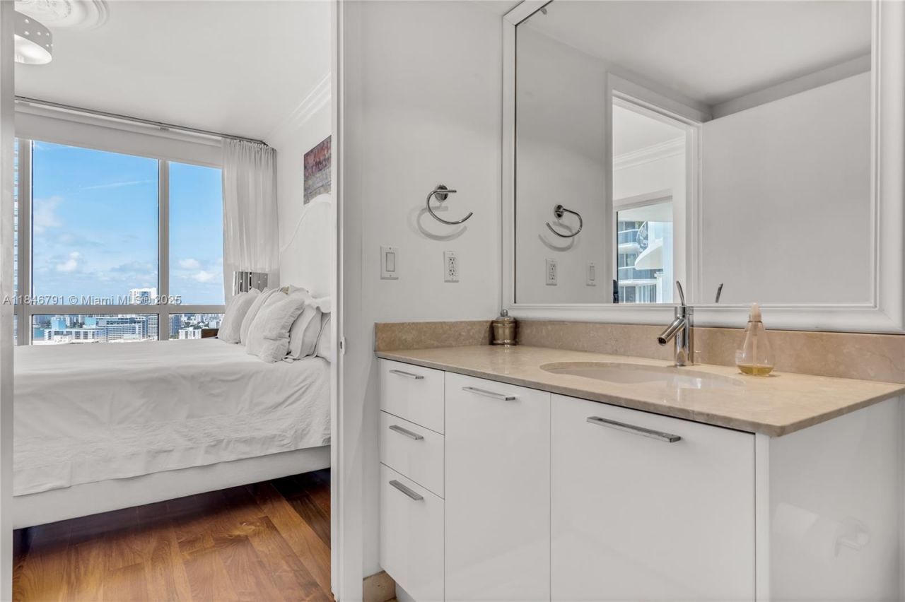 400 Alton Rd, Unit 2409, Miami Beach, FL 33139 Photo