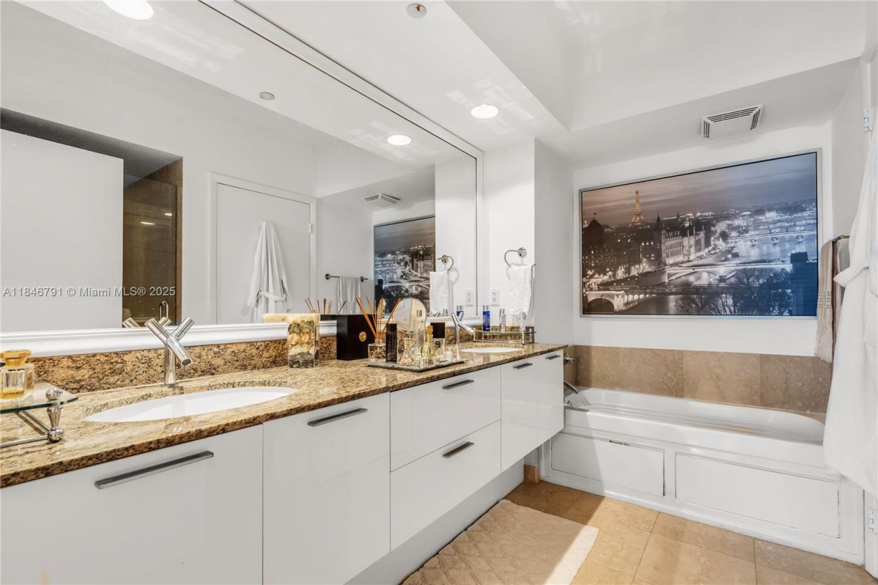 400 Alton Rd, Unit 2409, Miami Beach, FL 33139 Photo