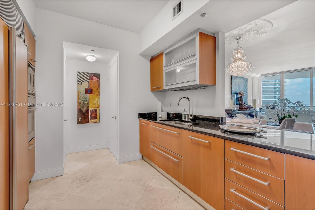 400 Alton Rd, Unit 2409, Miami Beach, FL 33139 Photo