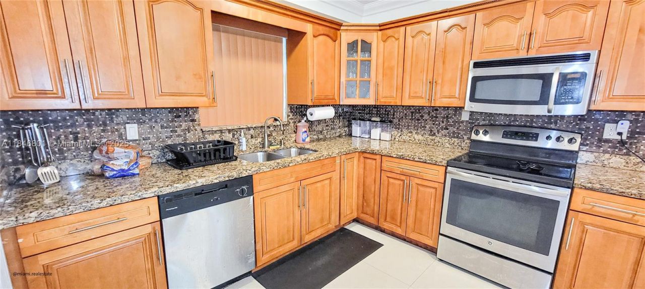 2649 Bahama Dr, Miramar, FL 33023 Photo