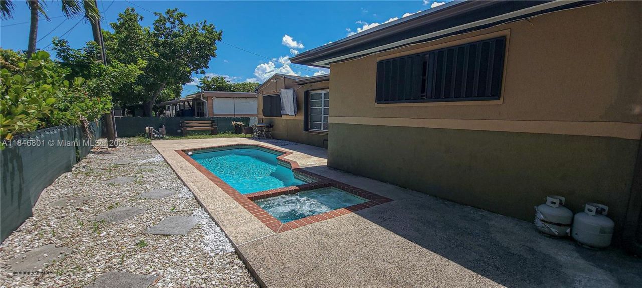 2649 Bahama Dr, Miramar, FL 33023 Photo