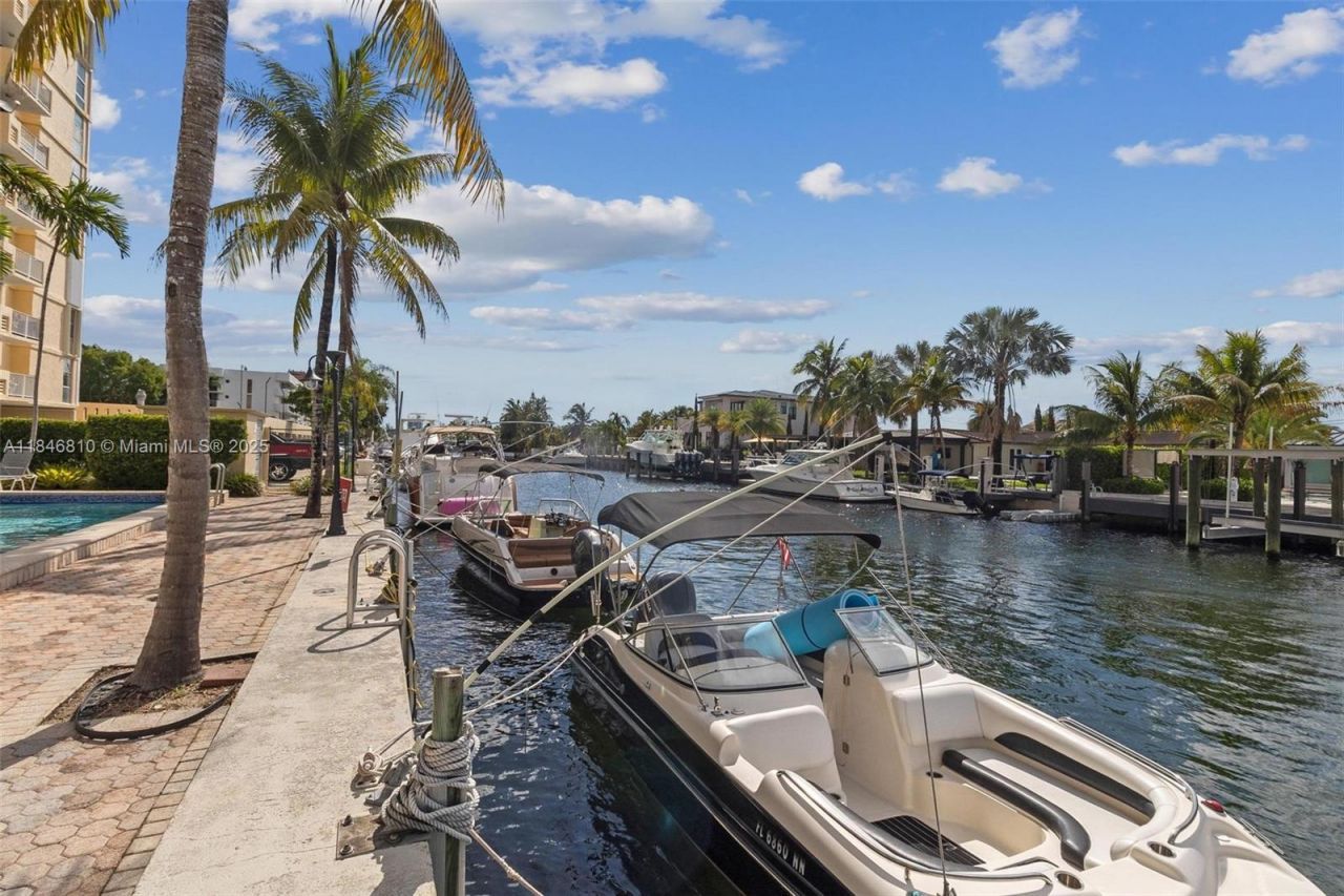 2350 NE 135th St, Unit 504, North Miami, FL 33181 Photo