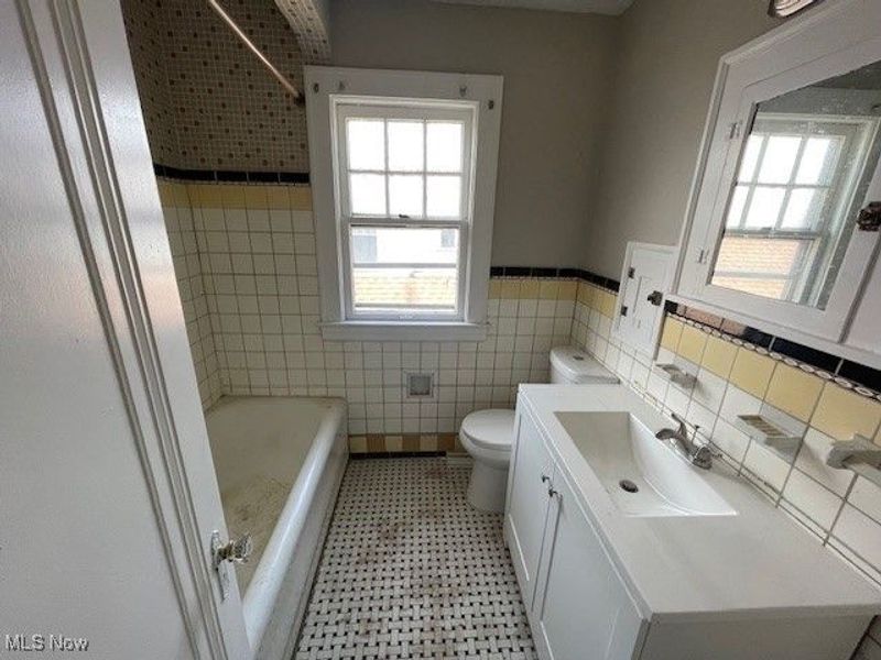 18402 Edgerton Road, Cleveland, OH 44119 Photo 11