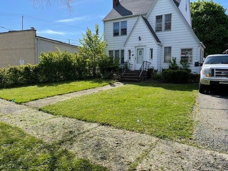 18402 Edgerton Road, Cleveland, OH 44119 Photo 2