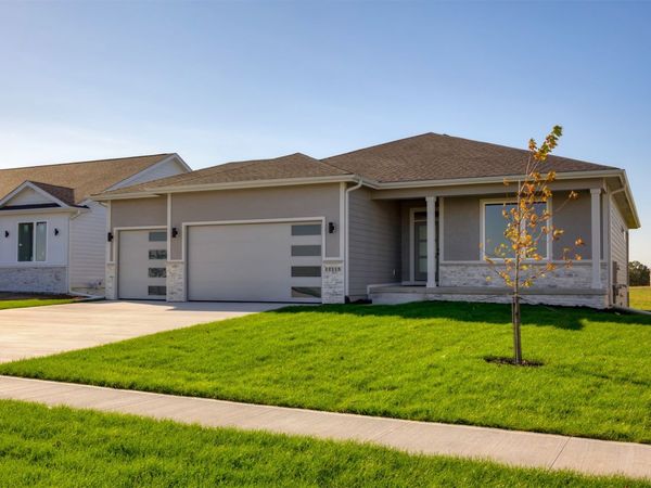 17215 Northview Drive, Urbandale, IA 50323