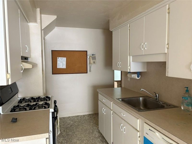 453 Kenyon Avenue, Elyria, OH 44035 Photo 6