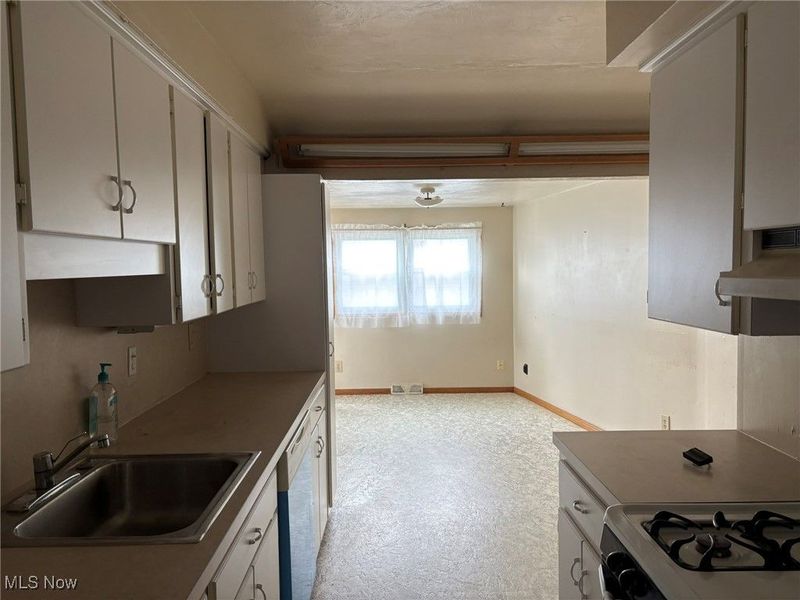 453 Kenyon Avenue, Elyria, OH 44035 Photo 7