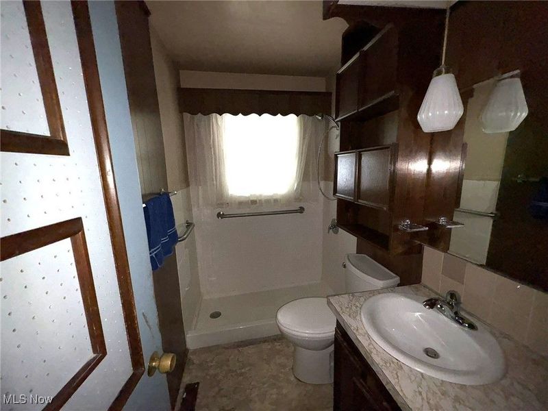 453 Kenyon Avenue, Elyria, OH 44035 Photo 8