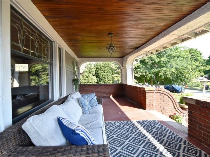 17930 Rosecliff Road, Cleveland, OH 44119 Photo 2