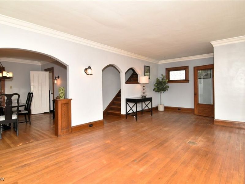 17930 Rosecliff Road, Cleveland, OH 44119 Photo 9