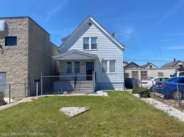 11809 Conant Street, Hamtramck, MI 48212
