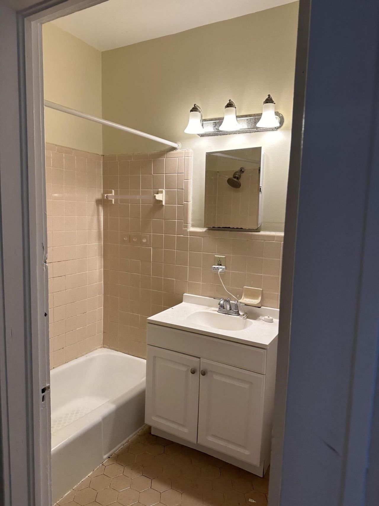 56 Laurens Street Photo 8