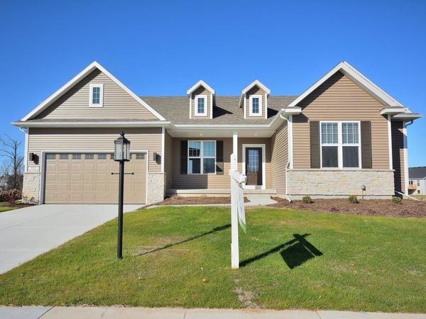 N53W19928 Kingair DRIVE, Menomonee Falls, WI 53051