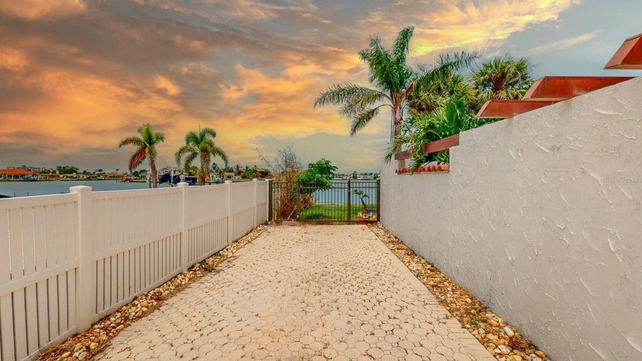 5960 Bahama Way N, Saint Pete Beach, FL 33706 Photo