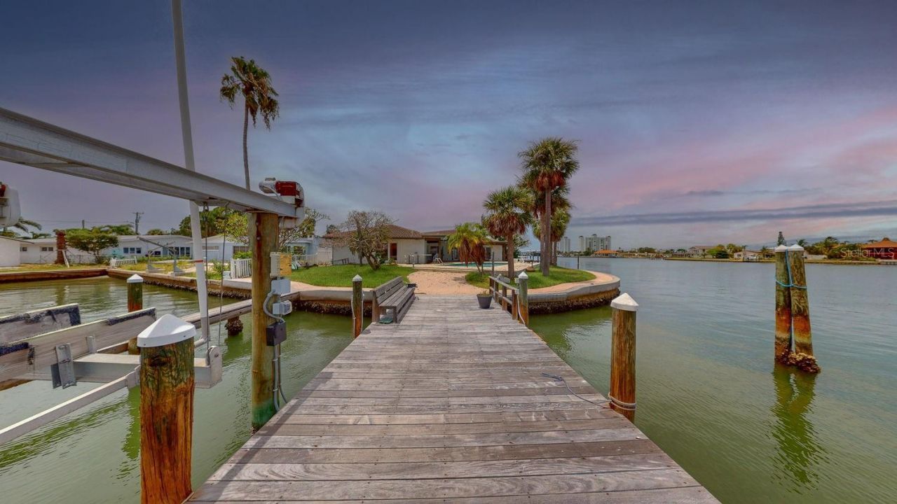 5960 Bahama Way N, Saint Pete Beach, FL 33706 Photo