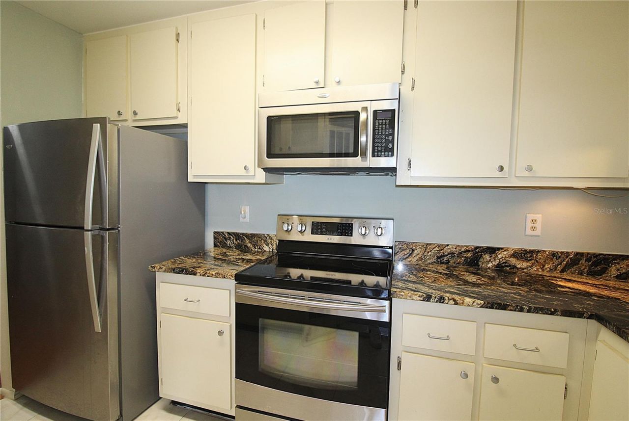 390 301 Boulevard W, Unit 24D, Bradenton, FL 34205 Photo