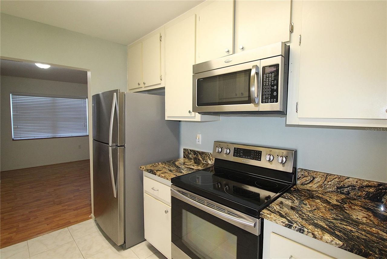 390 301 Boulevard W, Unit 24D, Bradenton, FL 34205 Photo