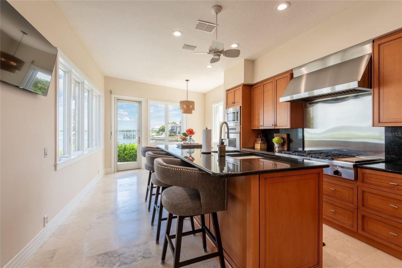 4703 Dolphin Cay Lane S, Saint Petersburg, FL 33711 Photo