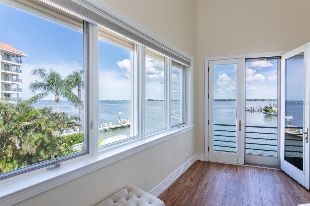 4703 Dolphin Cay Lane S, Saint Petersburg, FL 33711 Photo