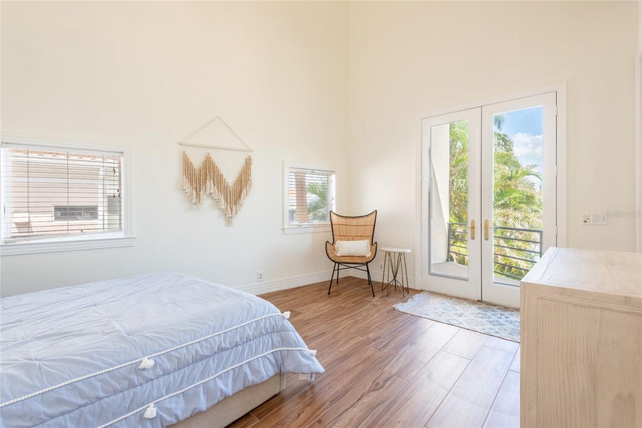 4703 Dolphin Cay Lane S, Saint Petersburg, FL 33711 Photo