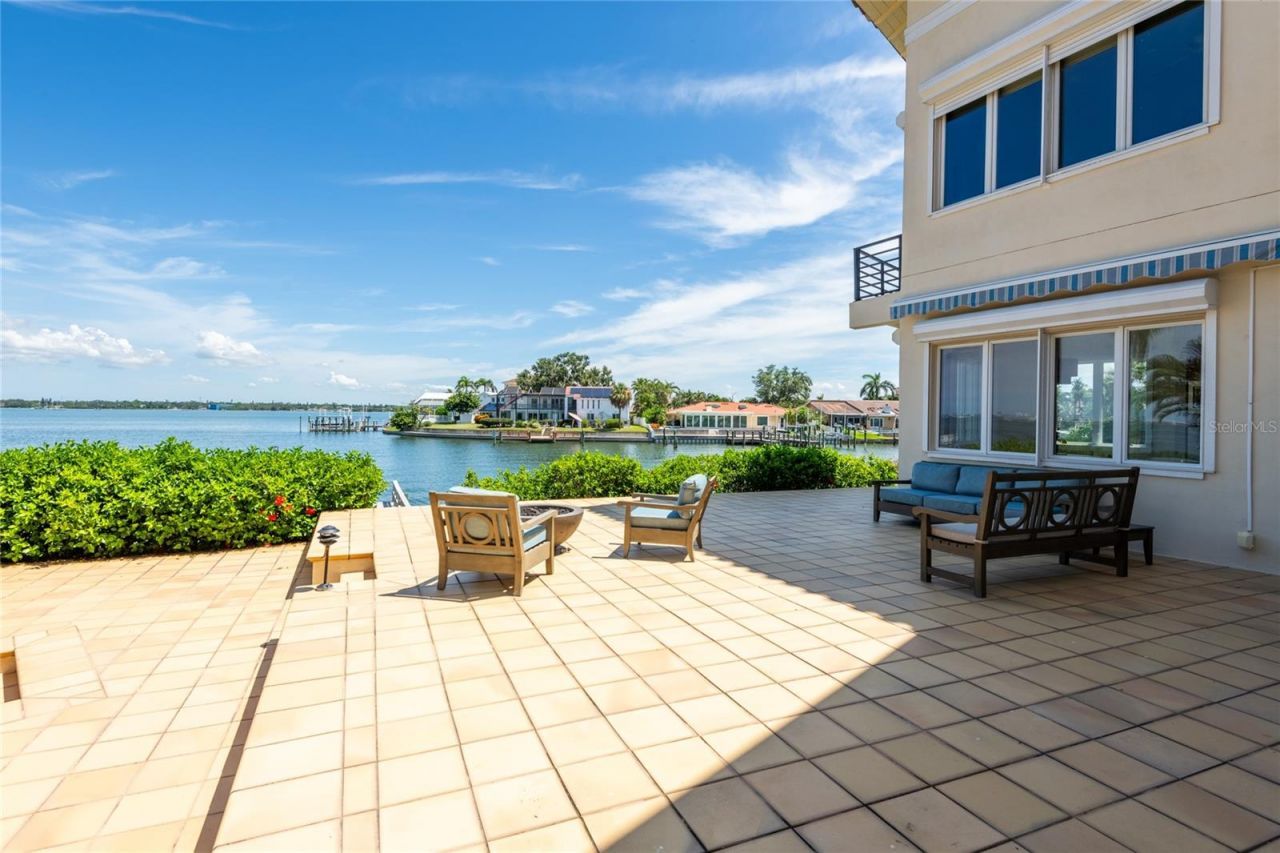 4703 Dolphin Cay Lane S, Saint Petersburg, FL 33711 Photo