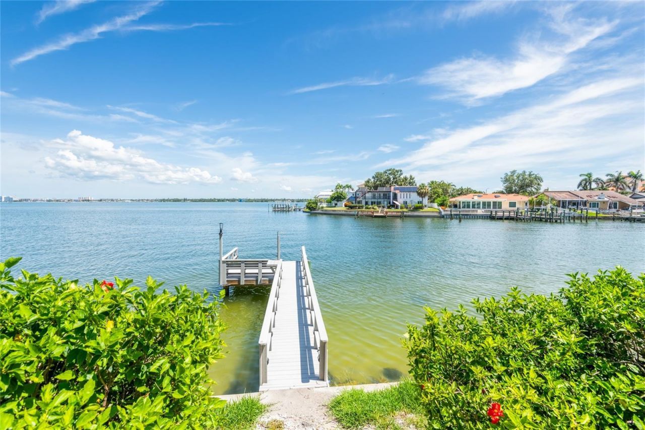 4703 Dolphin Cay Lane S, Saint Petersburg, FL 33711 Photo