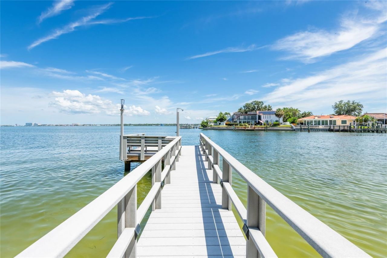 4703 Dolphin Cay Lane S, Saint Petersburg, FL 33711 Photo