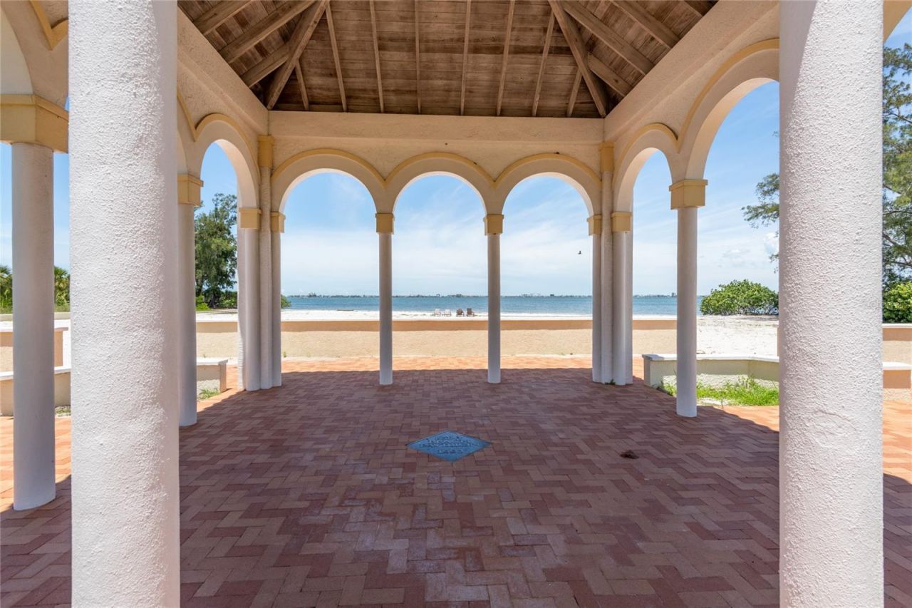 4703 Dolphin Cay Lane S, Saint Petersburg, FL 33711 Photo