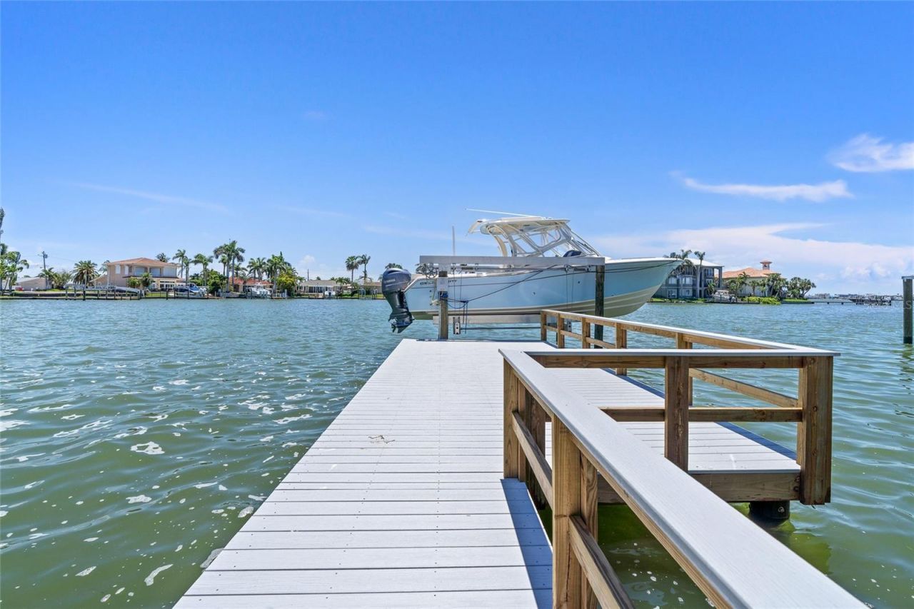 5433 Oakhurst Drive, Seminole, FL 33772 Photo