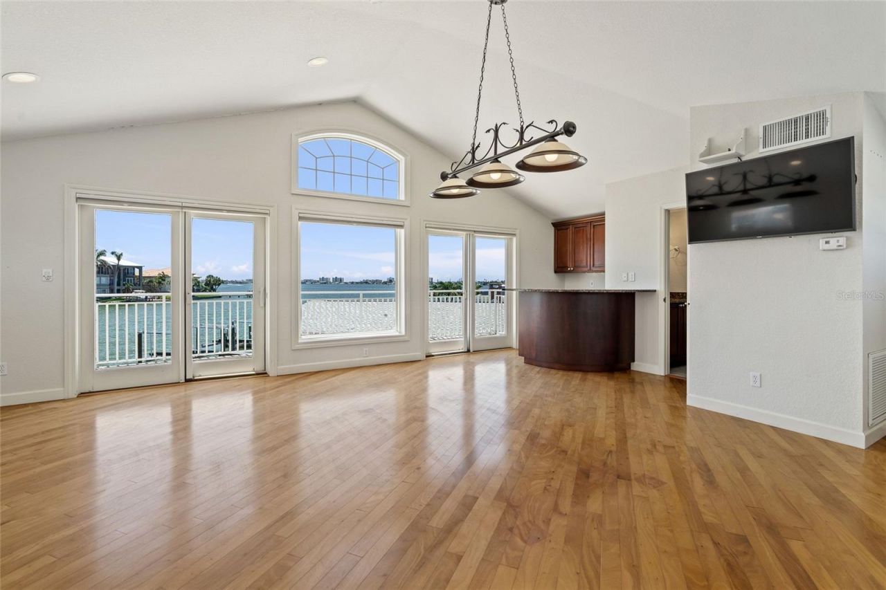 5433 Oakhurst Drive, Seminole, FL 33772 Photo