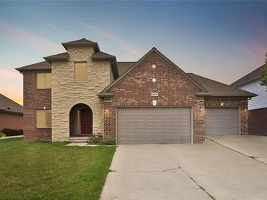 16417 Bishopsgate Drive, Macomb Twp, MI 48044