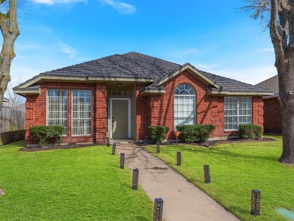 2827 Saint Martin Drive, Lancaster, TX 75146