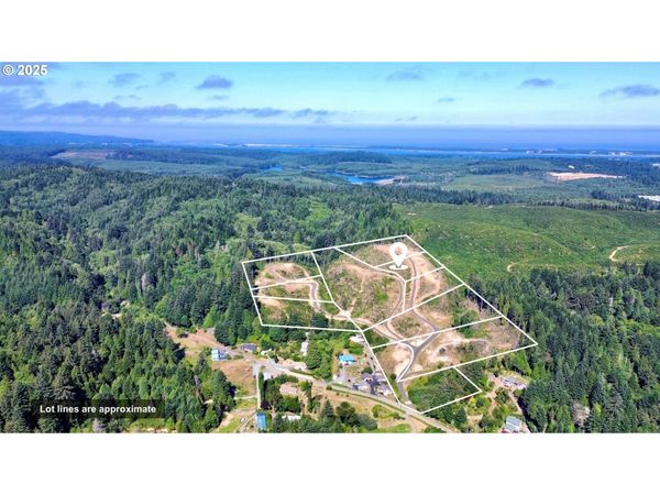 000 Fawn LN, Unit 1202, Coos Bay, OR 97420