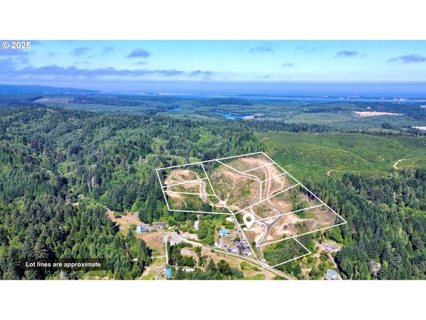 000 Fawn LN, Unit 1405, Coos Bay, OR 97420