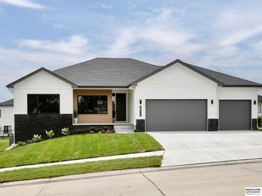 20711 Hartman Avenue, Elkhorn, NE 68022