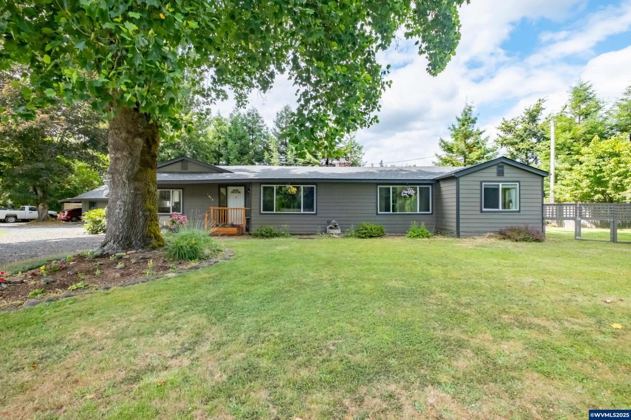 1049 N River Dr, Sweet Home, OR 97386 Main Photo