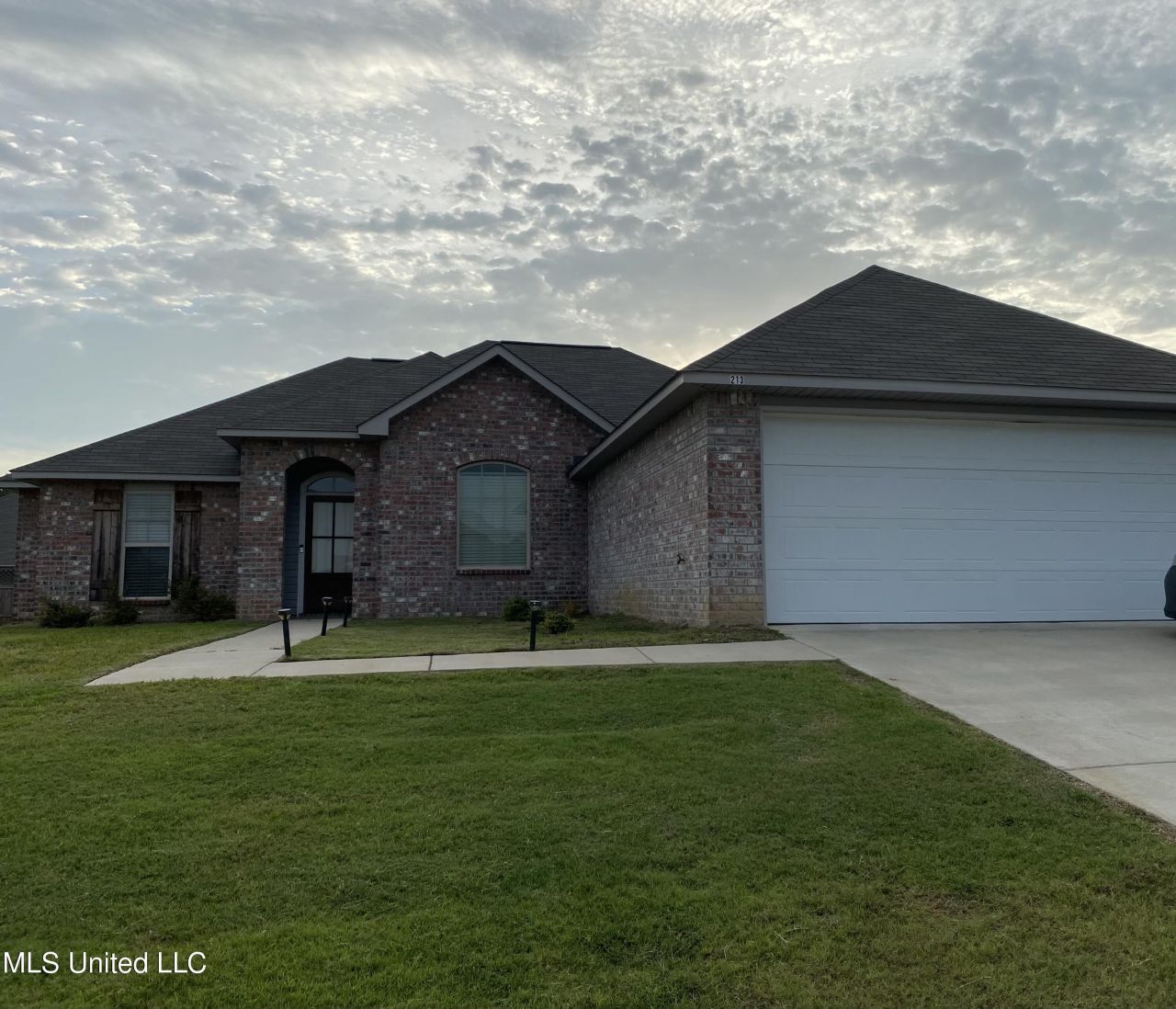 213 Longfellow Cove, Byram, MS 39272 Main Photo