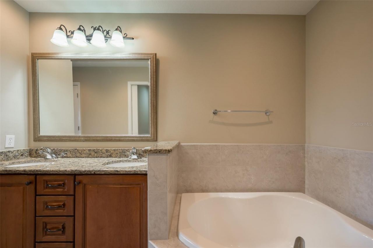 7710 Lake Vista Court, Unit 403, Lakewood Ranch, FL 34202 Photo