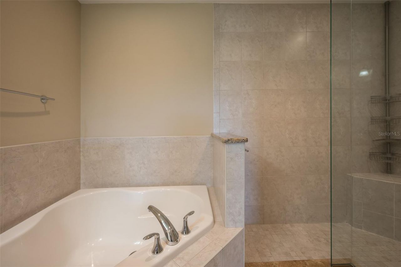 7710 Lake Vista Court, Unit 403, Lakewood Ranch, FL 34202 Photo