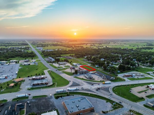 1 Ash Avenue, Wagoner, OK 74467