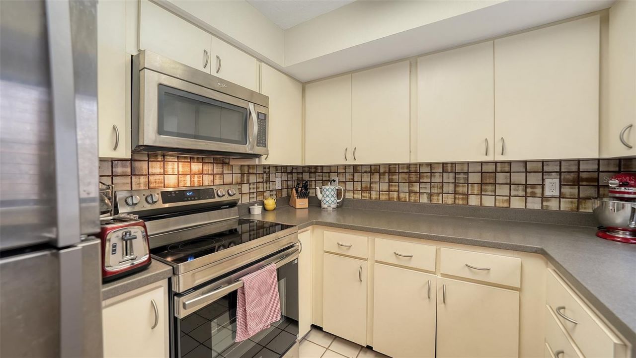 4983 Greencroft Road, Unit 181, Sarasota, FL 34235 Photo