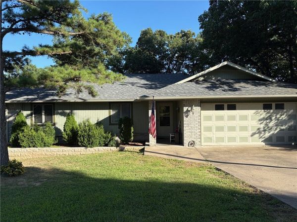 1 Brighstone Lane, Bella Vista, AR 72715