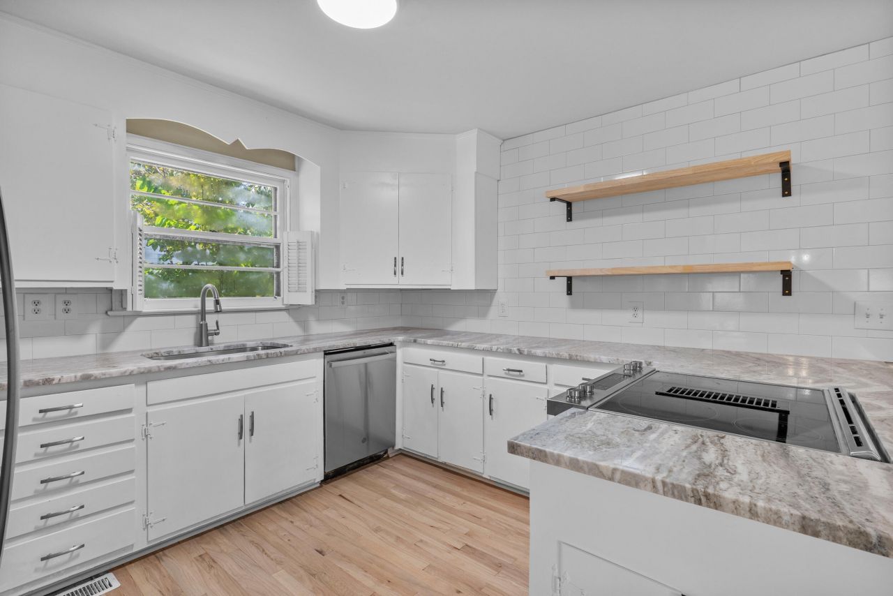 1531 Woodcrest Avenue Photo 10