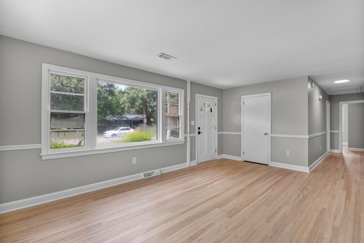 1531 Woodcrest Avenue Photo 5