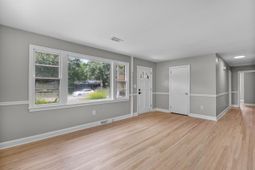 1531 Woodcrest Avenue photo 4