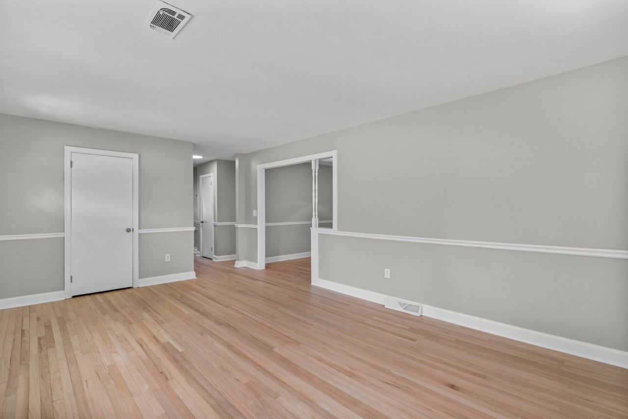 1531 Woodcrest Avenue Photo 6